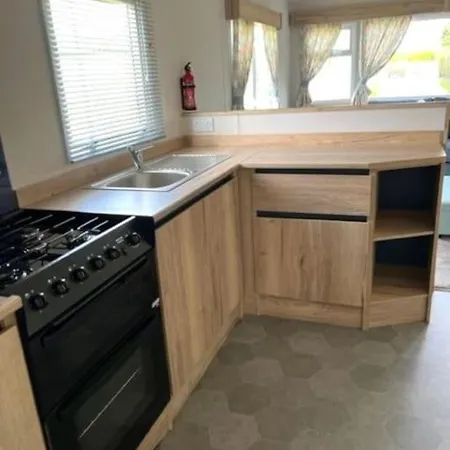 Leylandii 2 Bed In Picturesque Town. * 纳尔斯伯勒